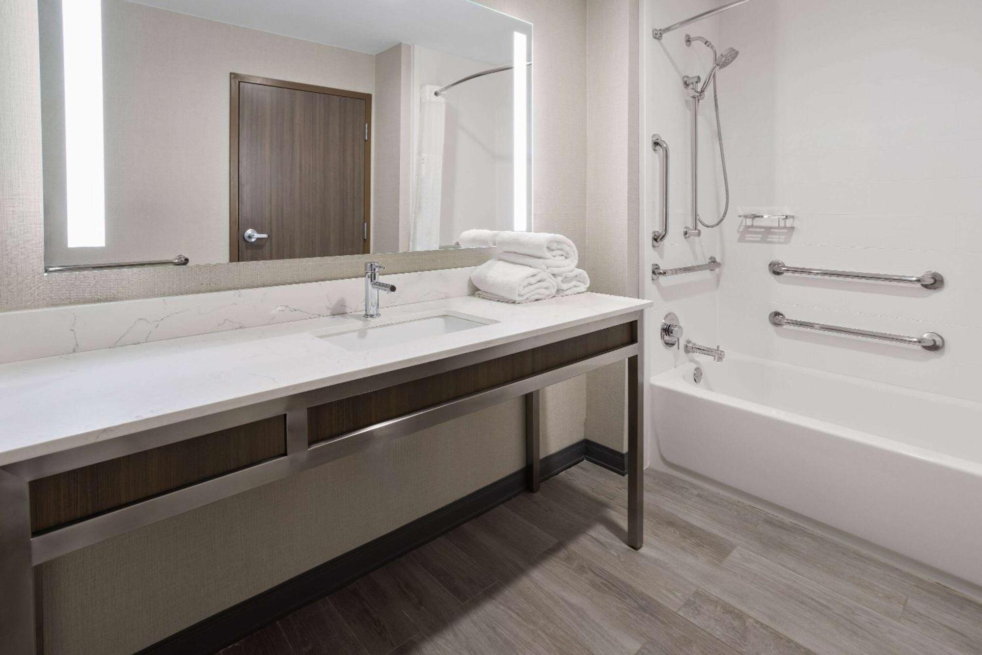 La Quinta Inn & Suites By Wyndham Locust Grove Dış mekan fotoğraf